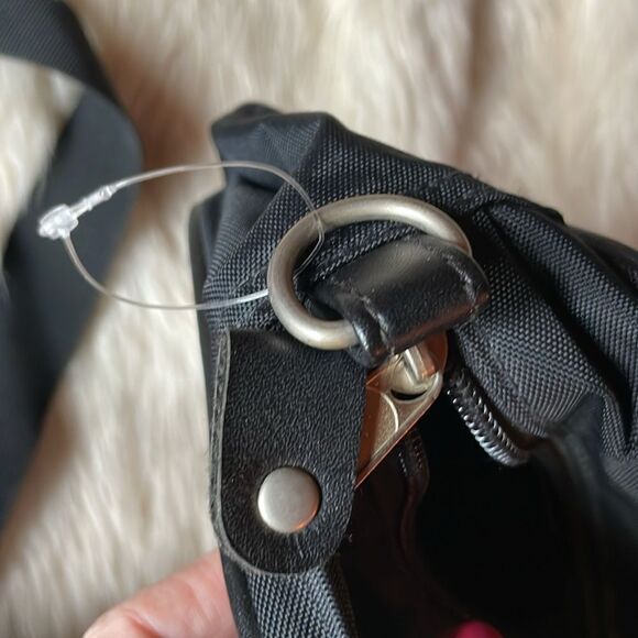 Like new black GAP duffel bag and travel toiletry travel bag - Picture 13 of 16